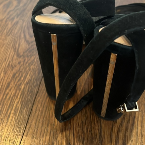 Staccato Women's Black Strappy Sandals - Picture 3 of 4